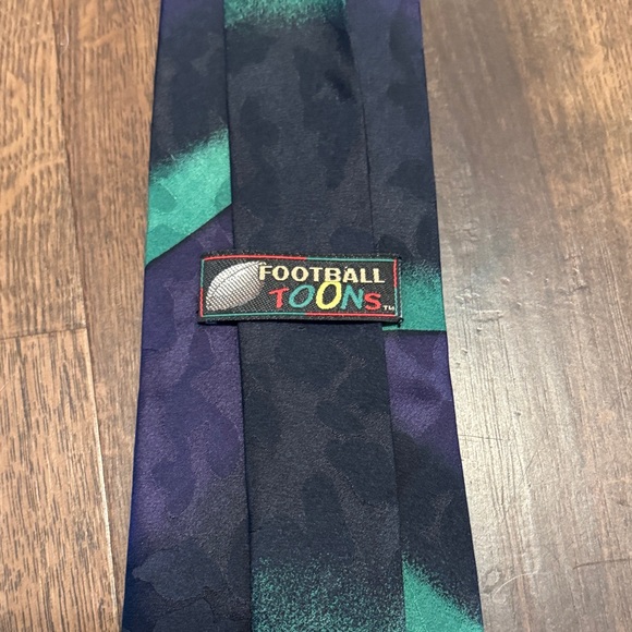 Looney Tunes Characters Football Tunes 100% Chicago Bears Tie - Picture 5 of 6